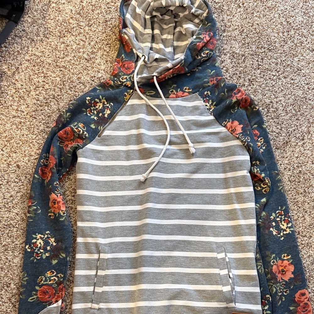 AMPERSAND AVE Gray and Blue Floral Hoodie
